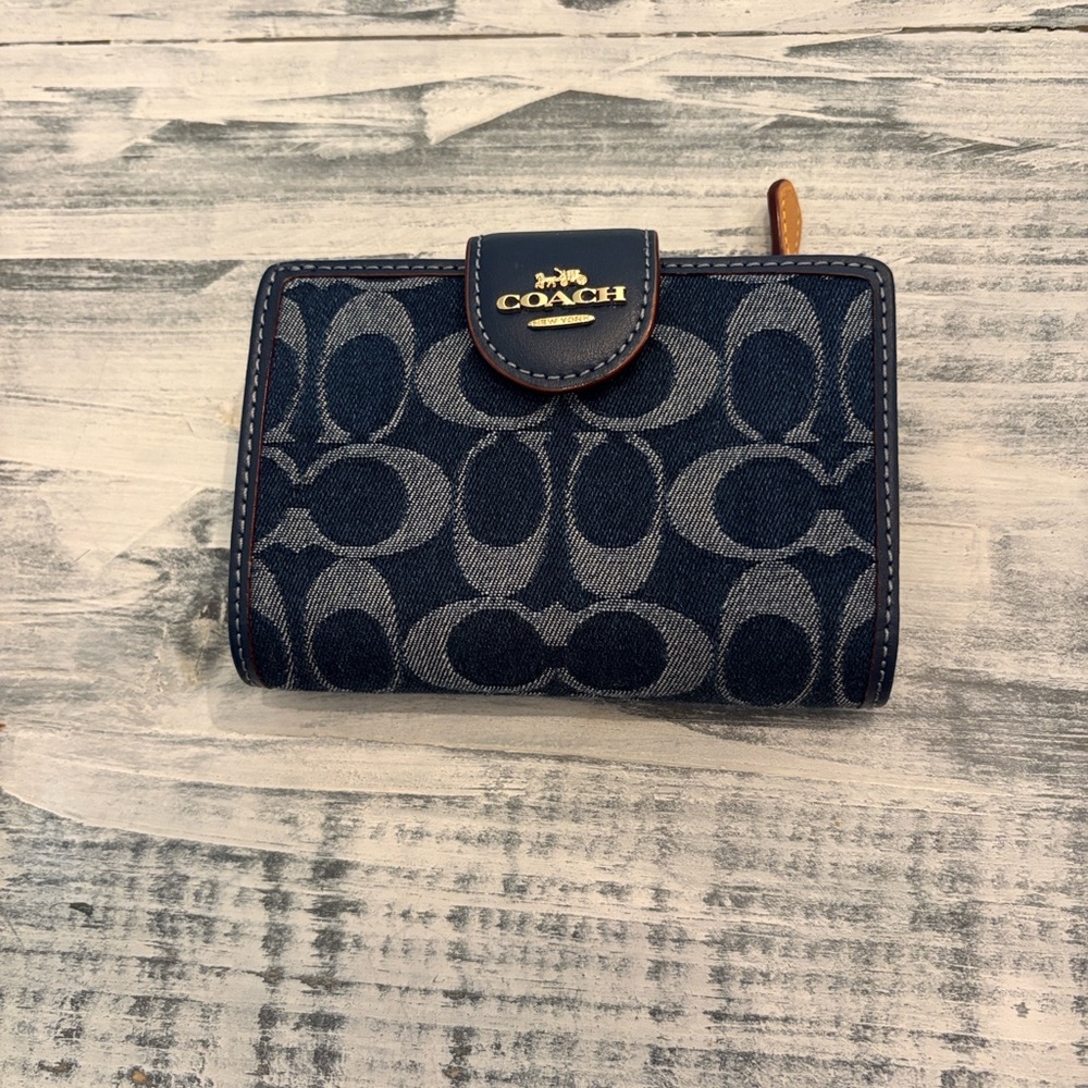 COACH CORNER ZIP WALLET in SIGNATURE DENIM NWT